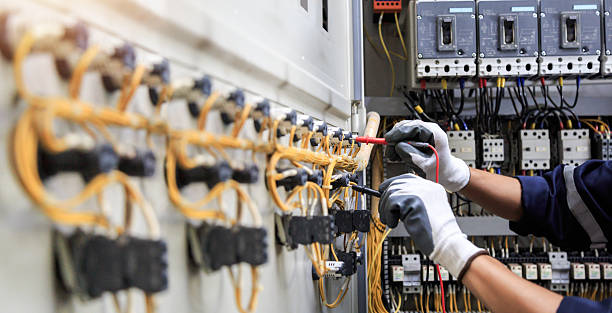Professional Electrician technician working in Oak Trail Shores, TX